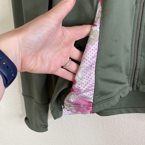 ASICS exercise zip up jacket Sz medium green flowers - Picture 3 of 7